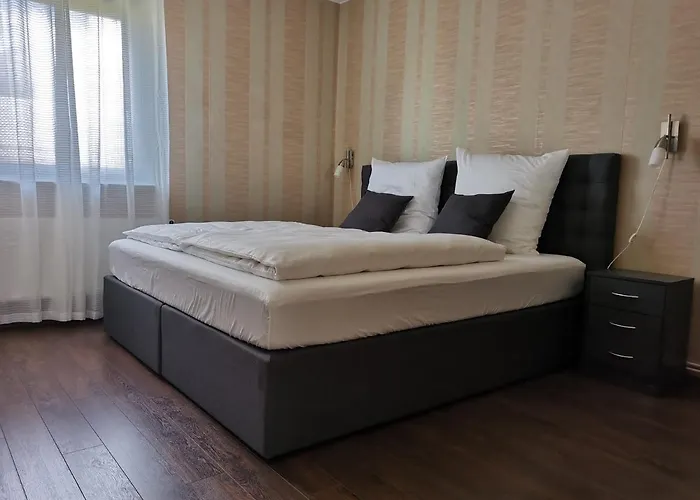 Quiet Apartment With Green View In Urban Location