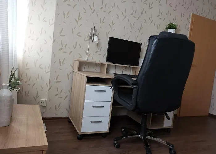 Quiet Apartment With Green View In Urban Location